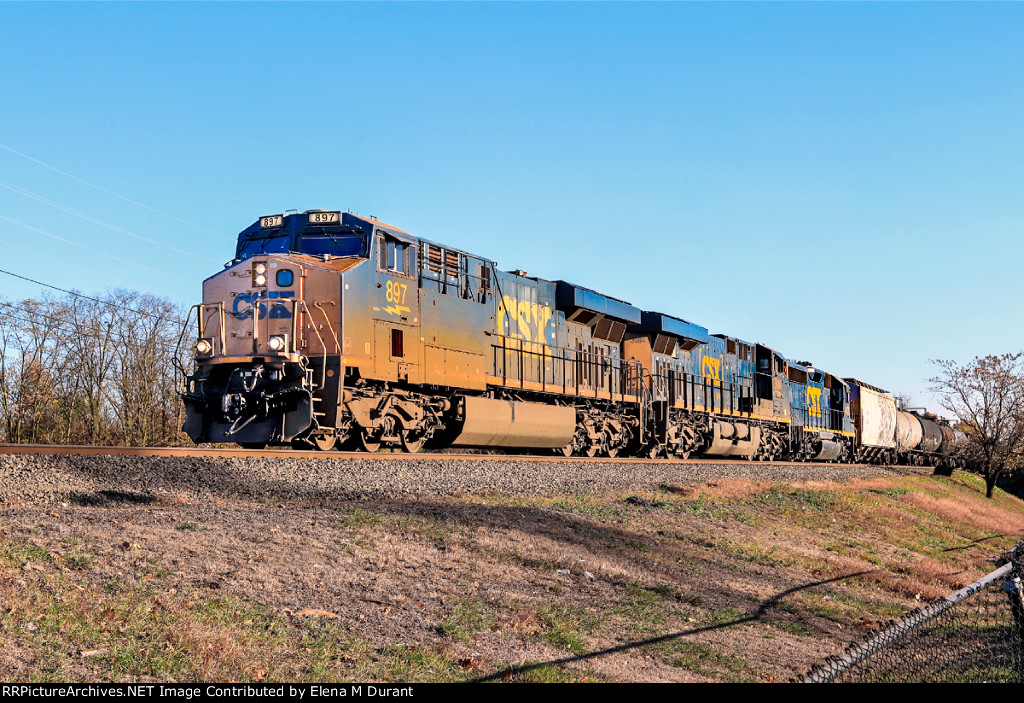 CSX 897 on M-403